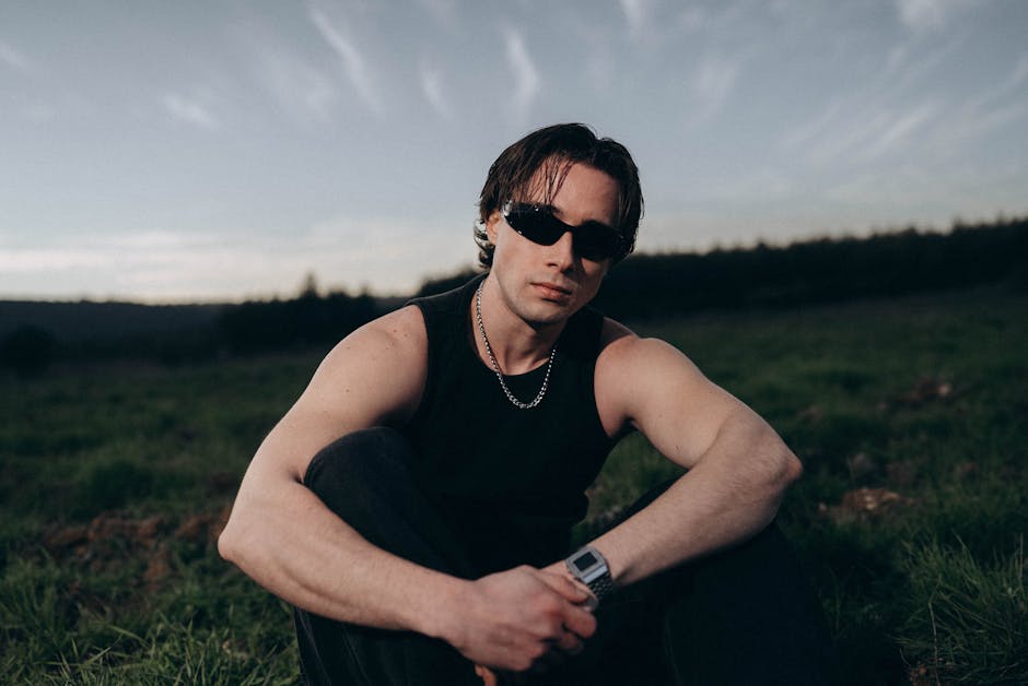 검은 머리, 검은 옷, 검은 탱크 탑의 무료 스톡 사진