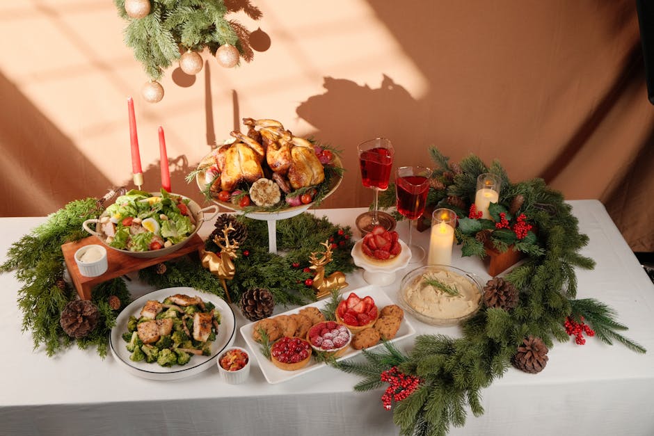 구운 닭고기와 계절 장식으로 꾸며진 화려한 식탁으로 명절 분위기의 정수를 담아보세요.