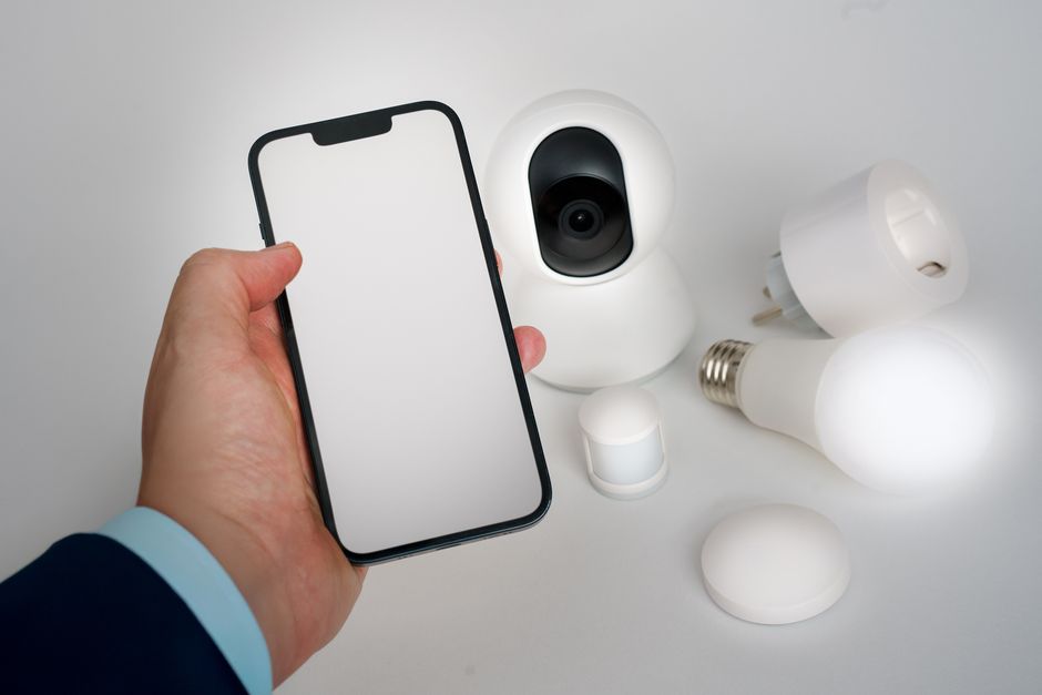 smart home app smartphone controlling temperature