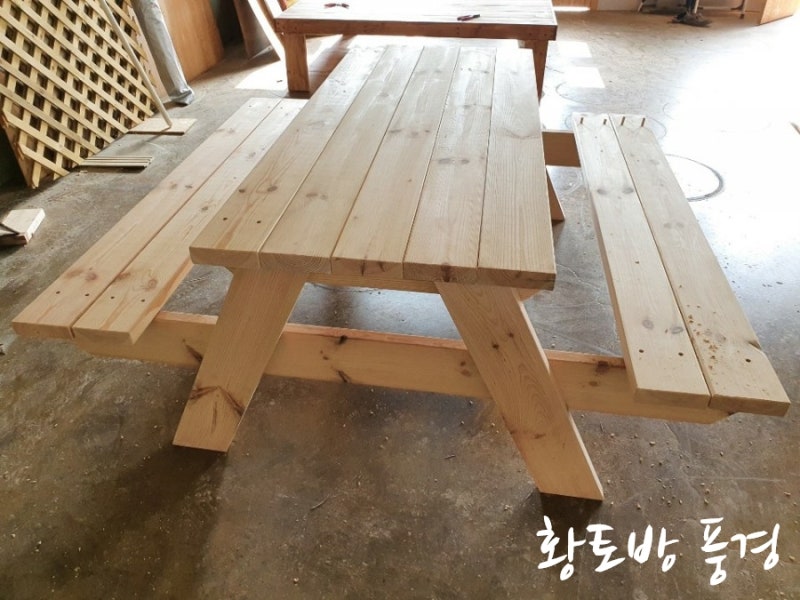 주문 제작 및 사이즈 조절이 가능한 파라솔테이블과 평상입니다~~