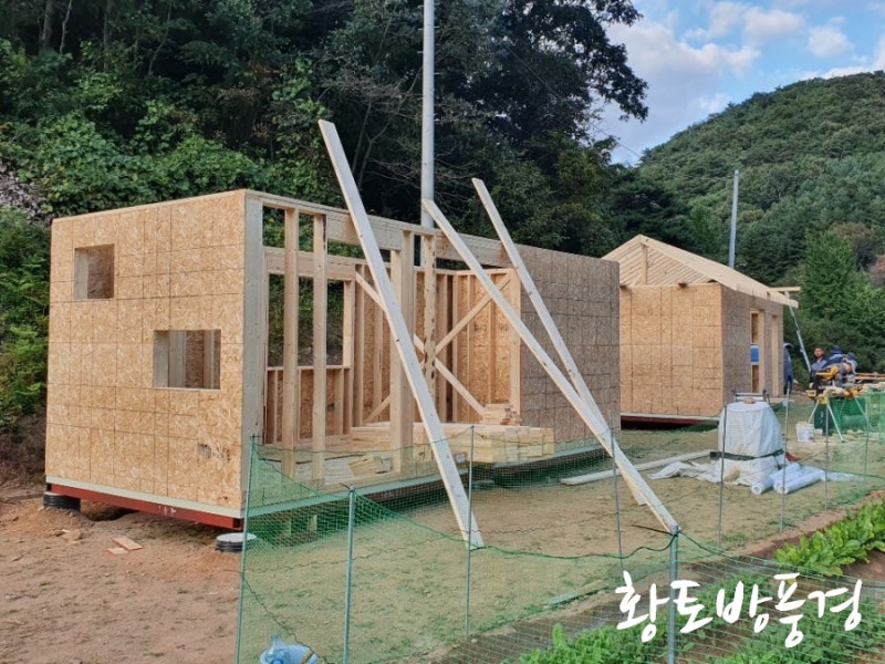 공주 6평 농막 경량 목구조 시공 현장_골조,외벽,타이벡 작업